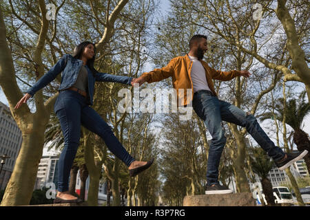 Paio di divertimento in città Foto Stock