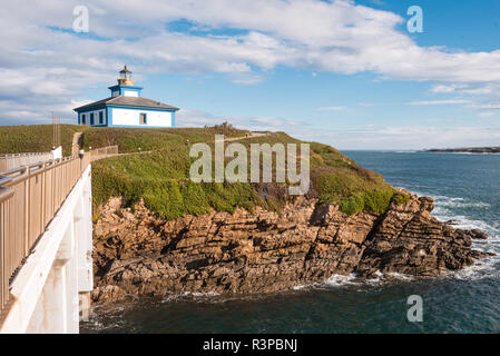 Pancha Island Lighthouse a Ribadeo costa, Galizia, Spagna. Foto Stock