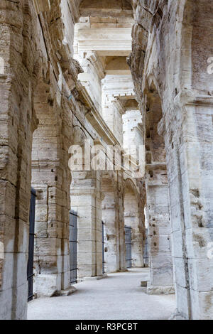 Les Arenes D'Arles. Anfiteatro Romano. Unesco - Sito Patrimonio dell'umanità. Arles, Provenza, Francia Foto Stock