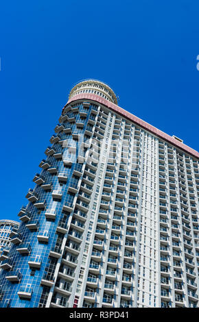 Batumi, Adjaria, Georgia - 08 luglio 2018: Batumi città nuova boulevard promenade costa vicino a Batumi boulevard promenade Foto Stock