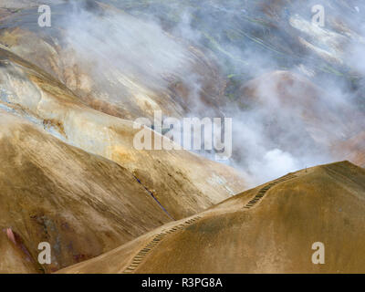 Area geotermale Hveradalir nelle montagne di Kerlingarfjoll nell'altopiano di Islanda. Foto Stock