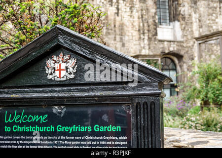 City of London England,UK Christ Church Greyfriars ruderi,giardino pubblico,cartello di benvenuto,UK GB English Europe,UK180827088 Foto Stock