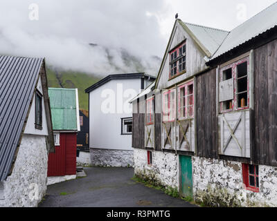 Villaggio di Elduvik situato a fiordo Funningsfjordur. Il nord Europa, Danimarca Foto Stock