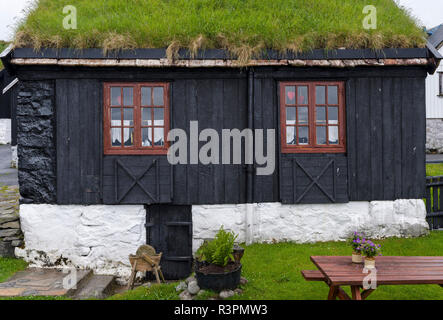 Villaggio di Elduvik situato a fiordo Funningsfjordur. Il nord Europa, Danimarca Foto Stock