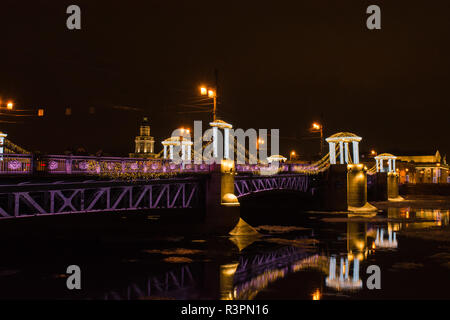 San Pietroburgo, Russia, Palace Bridge, Natale e Anno Nuovo bella notte decorazione della città Foto Stock