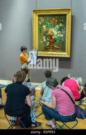 Artisti all'interno del museo del Louvre, Parigi, Francia Foto Stock