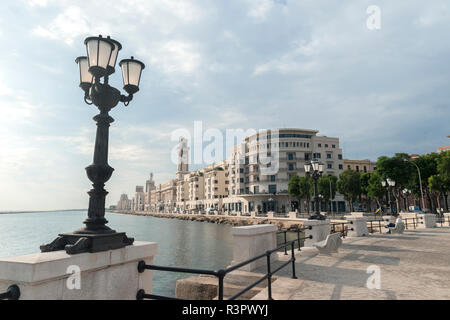 Passeggiata Lungo Mare Adriatico, Bari, Italia, Europa Foto Stock