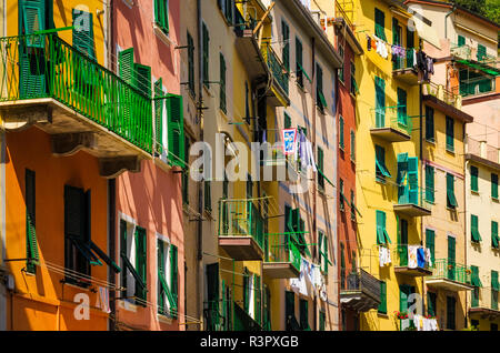 Case colorate a Riomaggiore, Cinque Terre Liguria, Italia Foto Stock