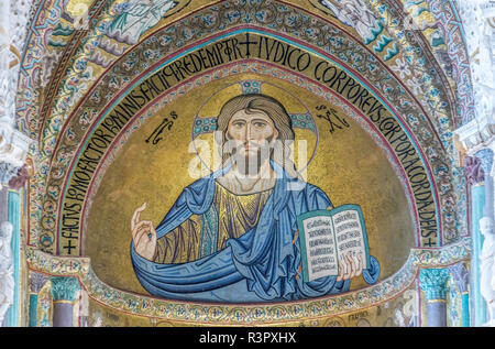 Europa, Sicilia, Italia, Cefalu Cathedral completata nel XII secolo, mosaico di Gesù Cristo Pantocrator Foto Stock