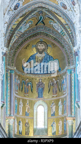 Sicilia, Italia, Cefalu Cathedral completata nel XII secolo, Mosaico di Gesù Cristo Pantocrator Foto Stock