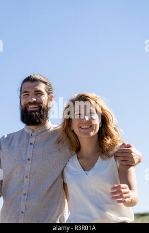 Ritratto di una coppia felice, trascorrendo il tempo nella natura Foto Stock