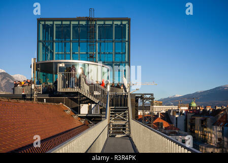 Austria, Tirolo, Innsbruck, RathausGalerien shopping centre, 360 Outdoor Cafe Foto Stock