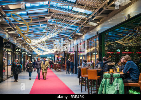 Austria, Tirolo, Innsbruck, RathausGalerien shopping center interno Foto Stock