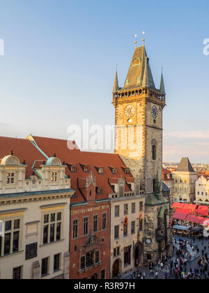 Repubblica Ceca, Praga. Questa è la torre dell'orologio astronomico di Praga o Prague Orioj, situato nella piazza della Città Vecchia di Praga. Foto Stock