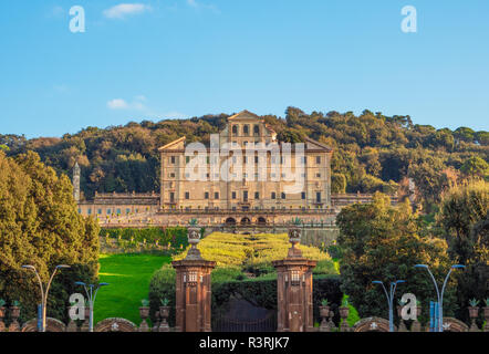 Frascati (Italia) - una piccola città dei Castelli Romani nella zona metropolitana di Roma, famoso per le numerose Villa pontificia di nobiltà. Foto Stock