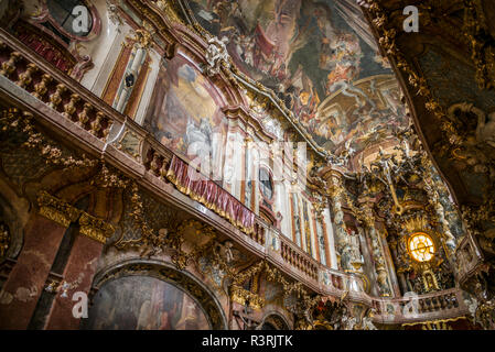 In Germania, in Baviera, Monaco di Baviera. Asam Chiesa, chiesa barocca costruita a metà del XVIII secolo dai fratelli Asam Foto Stock