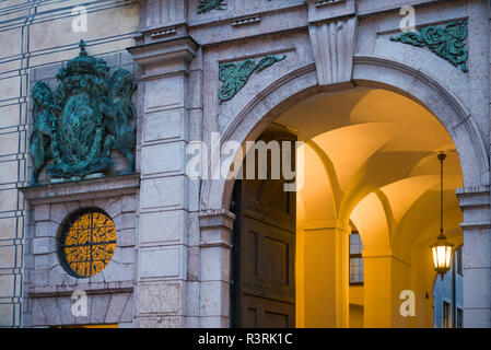 In Germania, in Baviera, Monaco di Baviera. Il Residenz, ex palazzo reale dei Wittelsbach monarchi, ingresso Foto Stock