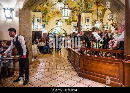 In Germania, in Baviera, Monaco di Baviera. Hofbrauhaus, la più antica birreria di Monaco di Baviera Foto Stock