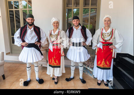 Tradizionali di ballerini greci, Tourist Club, Olympia, Grecia Foto Stock