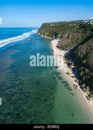 Indonesia, Bali, veduta aerea della spiaggia Melasti Foto Stock