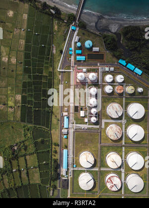 Indonesia, Bali, veduta aerea della raffineria di petrolio Foto Stock