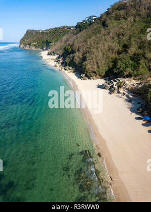 Indonesia, Bali, veduta aerea della spiaggia Melasti Foto Stock