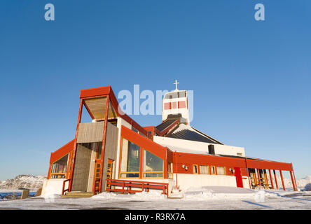 La chiesa vicino a Borg, isola Vestvagoy. Le isole Lofoten in Norvegia settentrionale durante l'inverno. La Scandinavia, Norvegia Foto Stock