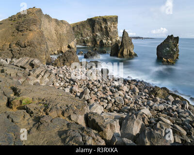Il paesaggio costiero a Reykjanesviti e Valahnukur sulla penisola di Reykjanes. Il nord dell'Islanda Foto Stock