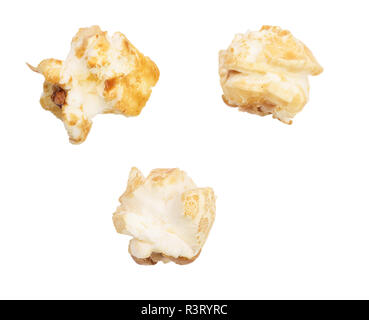 Il Popcorn isolato su sfondo bianco con tracciato di ritaglio Foto Stock