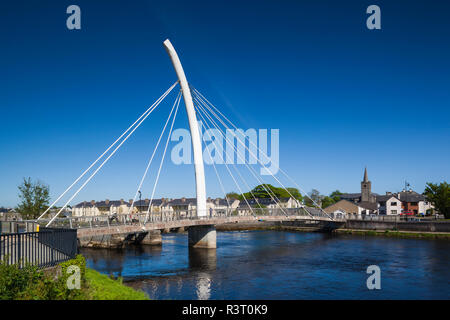 L'Irlanda, nella contea di Mayo, Ballina, il nuovo ponte sul fiume Foto Stock