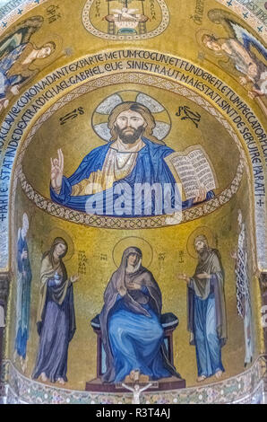 L'Italia, Palermo, cappella palatina mosaico murale del Cristo Pantocrator commissionata dal re normanno Ruggero II e completata nel XII secolo Foto Stock