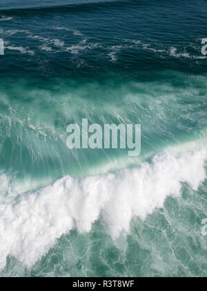 Indonesia, Bali, vista aerea di onde, Balngan beach Foto Stock