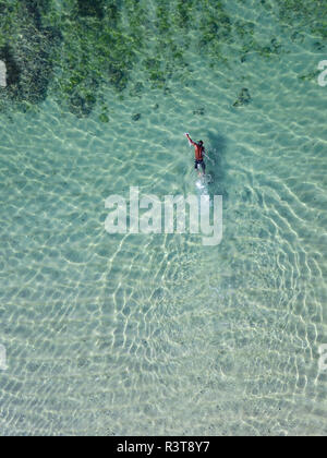 Indonesia, Bali, vista aerea di snorkeler Foto Stock