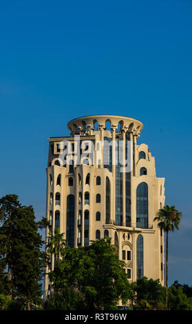 Batumi, Adjaria, Georgia - 08 luglio 2018: Batumi città nuova boulevard promenade costa vicino a Batumi boulevard promenade Foto Stock