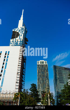 Batumi, Adjaria, Georgia - 08 luglio 2018: Batumi città nuova boulevard promenade costa vicino a Batumi boulevard promenade Foto Stock