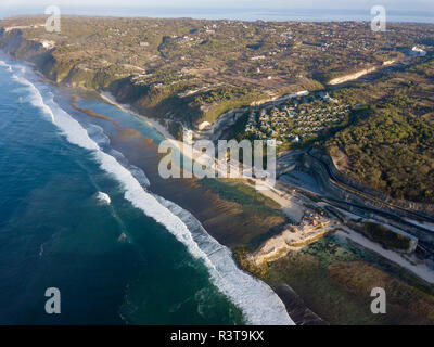 Indonesia, Bali, veduta aerea della spiaggia Melasti Foto Stock