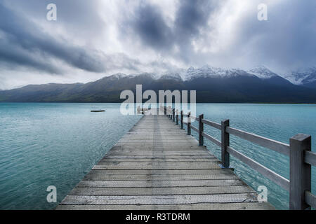 Nuova Zelanda, Isola del Sud, Glenorchy, lago di Wakatipu con pontile vuota Foto Stock