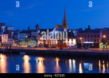 L'Irlanda, nella contea di Wexford, la cittadina di Wexford, riverfront vista tramonto Foto Stock