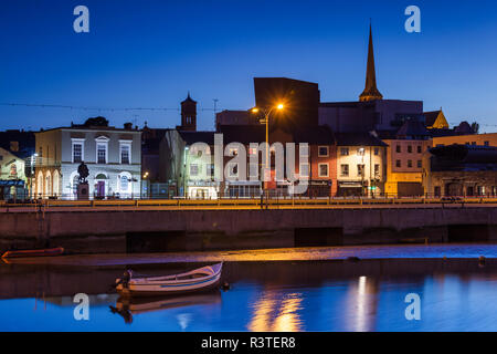 L'Irlanda, nella contea di Wexford, la cittadina di Wexford, barche sul Fiume Slaney, crepuscolo Foto Stock