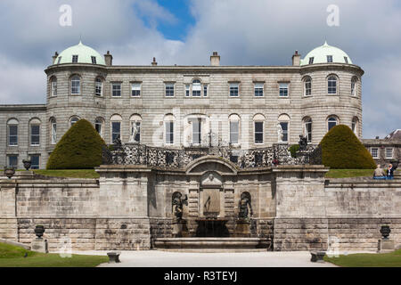 Irlanda, County Wicklow, Enniskerry, al Powerscourt Estate, al Powerscourt House Foto Stock