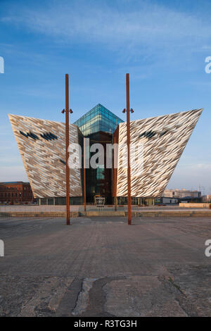 Regno Unito e Irlanda del Nord, Belfast Docklands, esterno del Titanic Belfast Museum Foto Stock