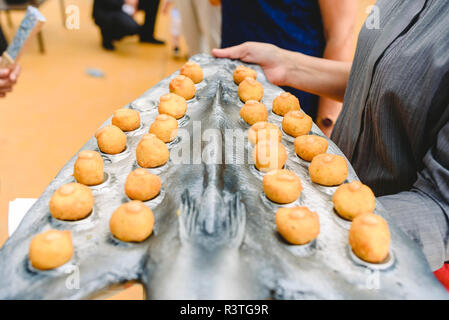 Lo stile mediterraneo antipasti servita durante una festa per un caterign. Foto Stock