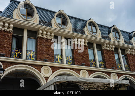 Batumi, Georgia / Luglio 10, 2018: architettura della vecchia Batumi famosa Piazza piazza vicino al porto di Batumi Foto Stock