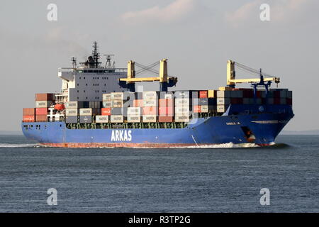 La nave portacontainer Giesele A passa il 19 ottobre 2018 Terneuzen e prosegue in direzione di Anversa. Foto Stock