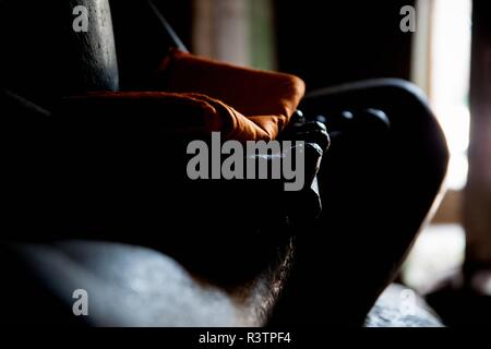 Siem Reap, Cambogia - Settembre 12, 2010: religiosa buddista statua a Angkor Wat, Foto Stock