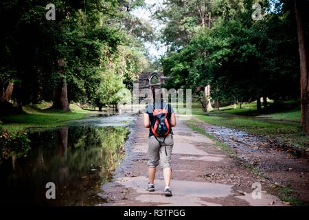Siem Reap, Cambogia - Settembre 12, 2010: i turisti in visita ai templi di Angkor Wat Foto Stock