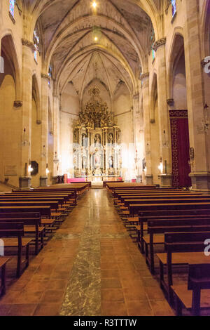 Isole Baleari Spagna, Mallorca. Esporles. Esglesia de Sant Pere, Chiesa di San Pietro. Altare. Foto Stock