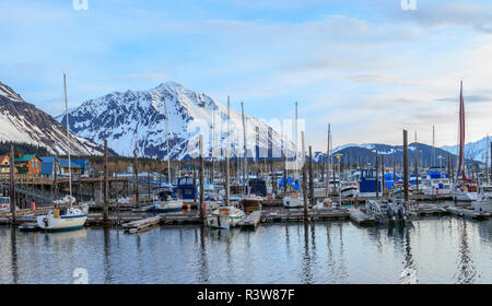 View near Seward Harbor, Seward, Penisola di Kenai, Alaska, STATI UNITI D'AMERICA Foto Stock