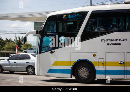 Chiangmai, Tailandia - 8 Novembre 2018: Scania 15 metro bus della società Sombattour. Via Bangkok e Chiangmai. Foto di road no.121 Chiangmai, Tailandia Foto Stock