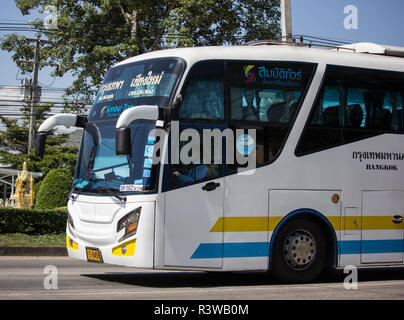 Chiangmai, Tailandia - 8 Novembre 2018: Scania 15 metro bus della società Sombattour. Via Bangkok e Chiangmai. Foto di road no.121 Chiangmai, Tailandia Foto Stock